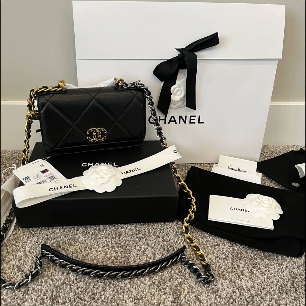 ❌SOLD❌  ❤️Host Pick!🥳 CHANEL 22P Black Lambskin 19 WOC bag - NEW with RECEIPT - Picture 12 of 17